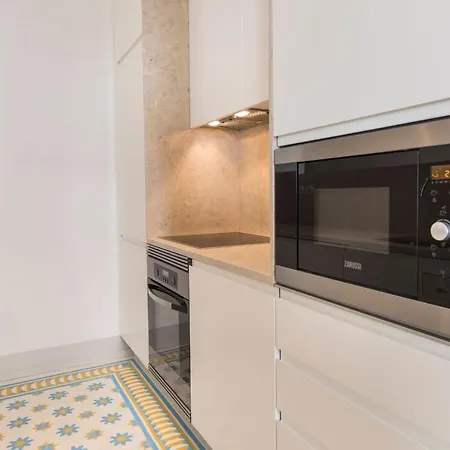 Lovelystay - Fancy In The Heart Of * Lisbon