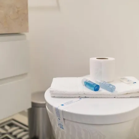 Fancy Downtown By Lovelystay Apartament